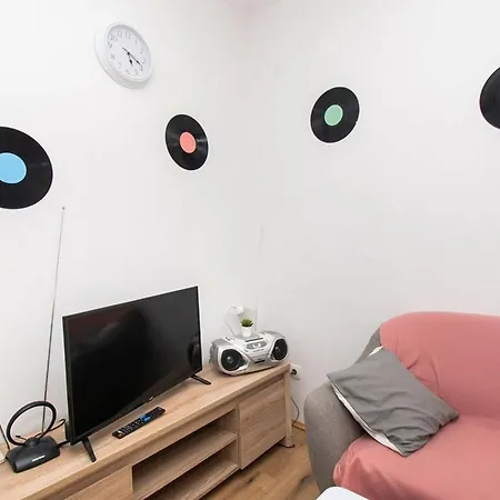 Center And Apartment