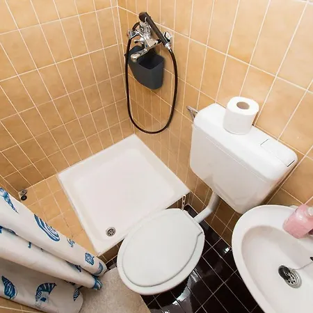 Center And Apartment *