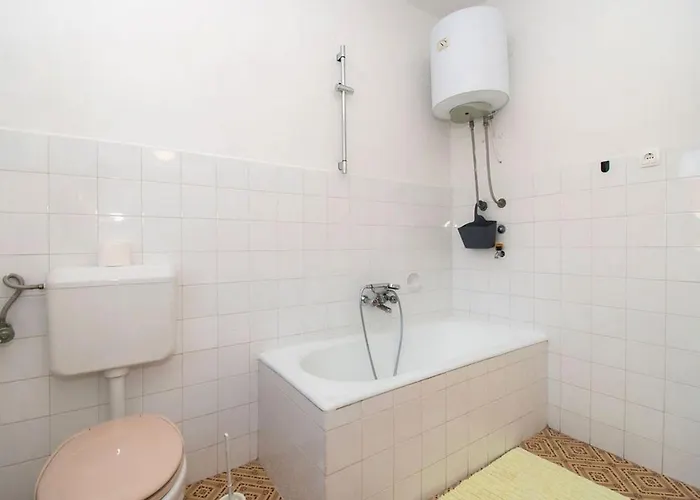 Center And * וודיצה