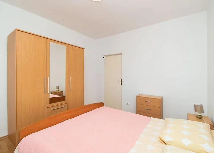 דירה Center And *