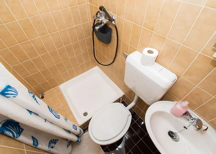 Center And アパート *